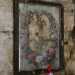 Alla destra della nicchia c' un quadro raffigurante san Michele:  stato donato da un fedele che lo ha calato da una finestra con una corda senza alcun preavviso